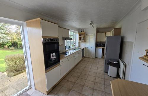 Luton House | 4 Bedroom Home with Parking