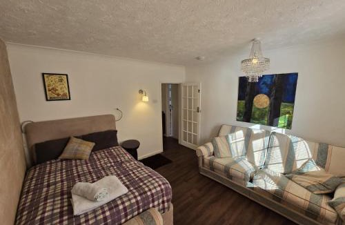 Luton House | 4 Bedroom Home with Parking