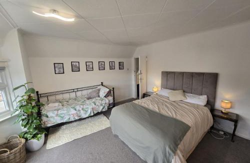 Luton House | 4 Bedroom Home with Parking