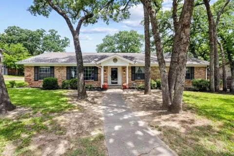 Euless House | 4-Bedroom Home with Private Pool in Euless
