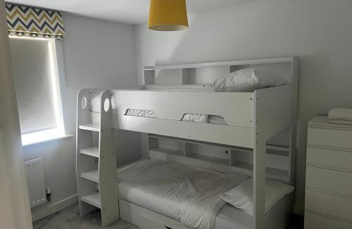 Horley House | 4 Bedroom home with study space