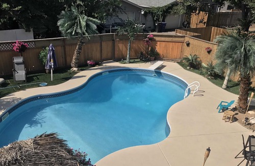 Saskatoon House | 4 bedroom house 3. Bathrooms, tropical backyard, pool, hot tub, tiki bar