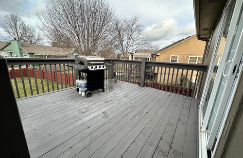 Raymore House | 4 Bedroom House 5 minutes from restaurants and shopping