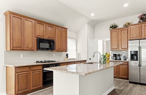 South Arlington House | 4 Bedroom House 8 miles from Arlington’s Entertainment District