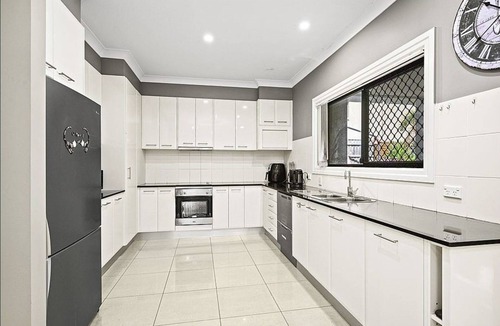 Brookwater House | 4-bedroom house @ Brookwater