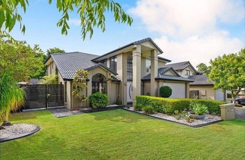 Brookwater House | 4-bedroom house @ Brookwater