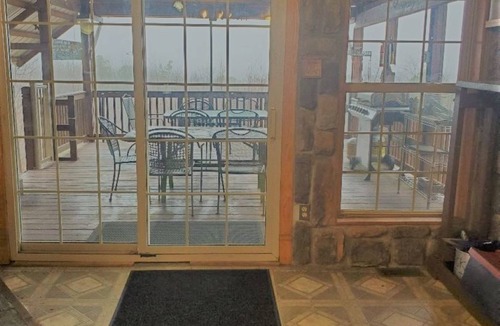 Jim Thorpe House | 4 Bedroom House - Great Views - Secluded Location