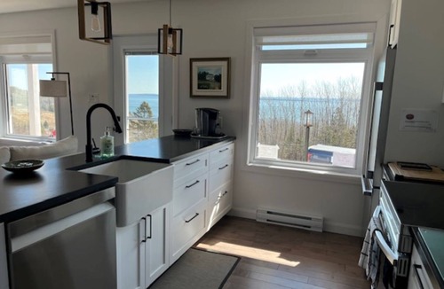 Port-au-Persil House | 4-bedroom house in awesome Saint-Siméon with AC, WiFi
