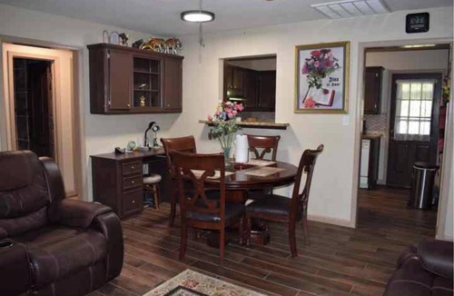 Alvin House | 4-bedroom house in awesome Alvin with AC, WiFi, 2 full bath, plenty of parking!