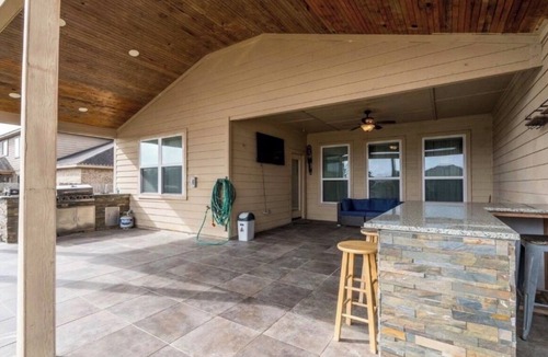 Magnolia House | 4-bedroom house in beautiful Magnolia TX