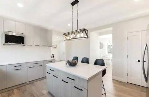 Warwick House | 4-bedroom house in charming Warwick with AC