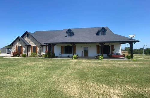 Slaughterville House | 4-bedroom house in delightful Lexington with fitness room, WiFi, AC