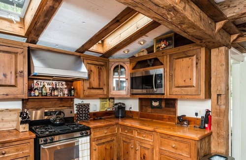 North Salem House | 4-bedroom house in horse country North Salem with WiFi, AC, fitness room