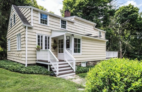 North Salem House | 4-bedroom house in horse country North Salem with WiFi, AC, fitness room