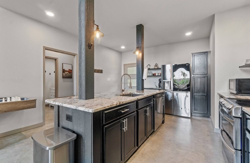 Drasco House | 4-bedroom house on Greers Ferry Lake