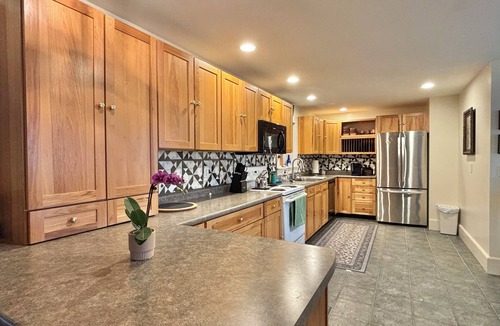 Bridport House | 4-bedroom house on the town green in the heart of charming Bridport, Vermont