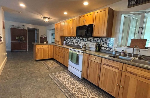 Bridport House | 4-bedroom house on the town green in the heart of charming Bridport, Vermont