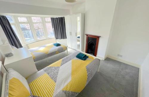 Bensham Manor House | 4-Bedroom House - Thornton Heath