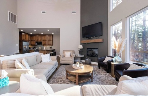 Fairfield Bay House | 4-Bedroom House with Beautiful Lake View, Sleeps 12 - Quiet & Relaxing