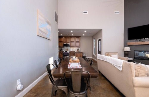 Fairfield Bay House | 4-Bedroom House with Beautiful Lake View, Sleeps 12 - Quiet & Relaxing