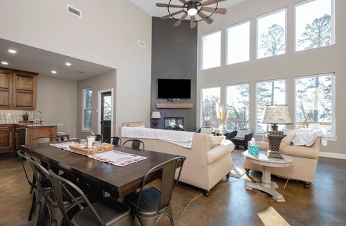 Fairfield Bay House | 4-Bedroom House with Beautiful Lake View, Sleeps 12 - Quiet & Relaxing