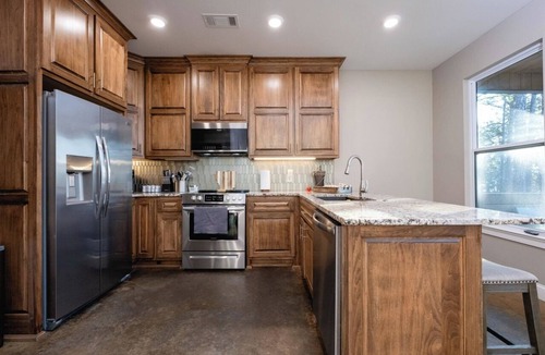 Fairfield Bay House | 4-Bedroom House with Beautiful Lake View, Sleeps 12 - Quiet & Relaxing