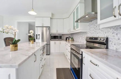 Bowmanville House | 4 bedroom house with free parking on premises