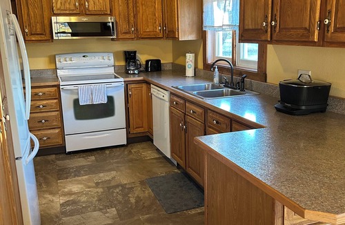 Shelby House | 4-bedroom house with AC in friendly Shelby, MT