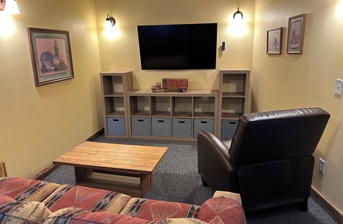 Shelby House | 4-bedroom house with AC in friendly Shelby, MT