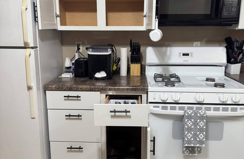 Savanna House | 4 bedroom house with central air located in the heart of Savanna.