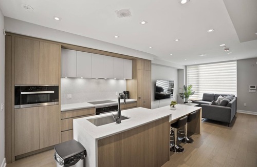 Bay Cloverhill Apartment | 4 Bedroom In Downtown Toronto