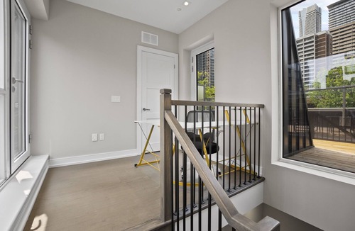 Bay Cloverhill Apartment | 4 Bedroom In Downtown Toronto