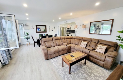 Lake Hopatcong House | 4 Bedroom Lake Hopatcong Lakehouse with Kayaks and Paddleboat