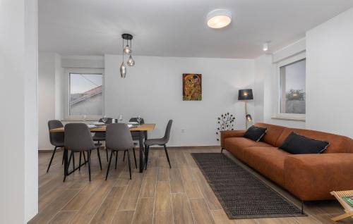 Buzdohanj Apartment | 4 Bedroom Lovely Apartment In Cernik