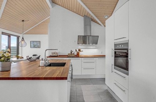 Grønninghoved Strand House | 4 bedroom lovely home in Sjølund