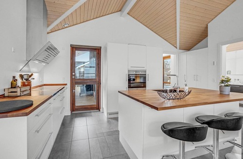 Grønninghoved Strand House | 4 bedroom lovely home in Sjølund