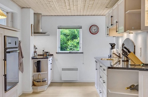 Skødshoved Strand House | 4 bedroom lovely home in Knebel