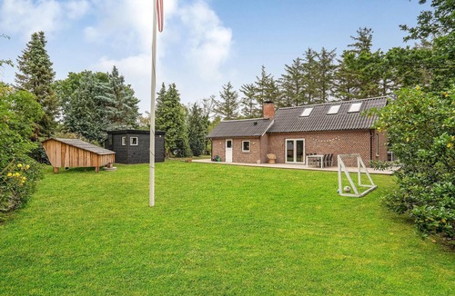 Skødshoved Strand House | 4 bedroom lovely home in Knebel