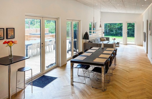 Skødshoved Strand House | 4 bedroom lovely home in Knebel