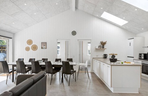 Hou House | 4 bedroom lovely home in Hals