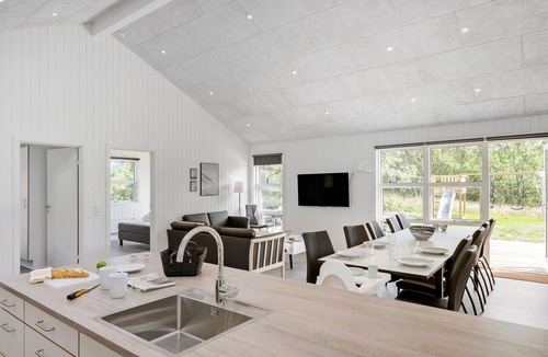Hou House | 4 bedroom lovely home in Hals