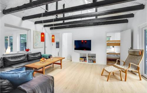 Skødshoved Strand House | 4 Bedroom Lovely Home In Knebel