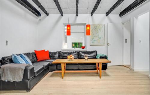 Skødshoved Strand House | 4 Bedroom Lovely Home In Knebel
