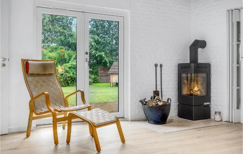 Skødshoved Strand House | 4 Bedroom Lovely Home In Knebel