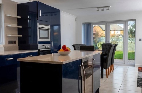 Sheerness House | 4 Bedroom Luxurious Executive Villa