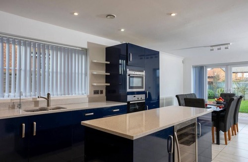 Sheerness House | 4 Bedroom Luxurious Executive Villa