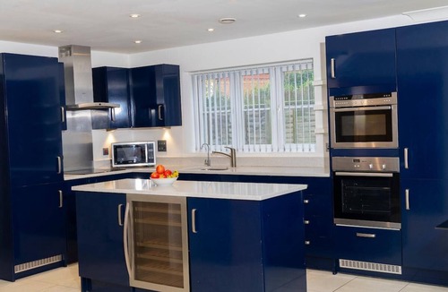 Sheerness House | 4 Bedroom Luxurious Executive Villa