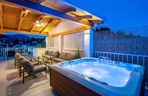 Ploce House | 4 bedroom luxurious home in Rogotin