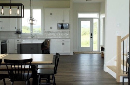 French River Cottage | 4 Bedroom Luxury Ocean View Beach House, Minutes To North Shore Beaches