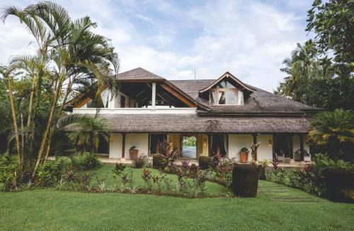 Suraberata Villa | 4 bedroom Luxury Villa with Pool near Balian Beach-11 bedrooms available with villa next door